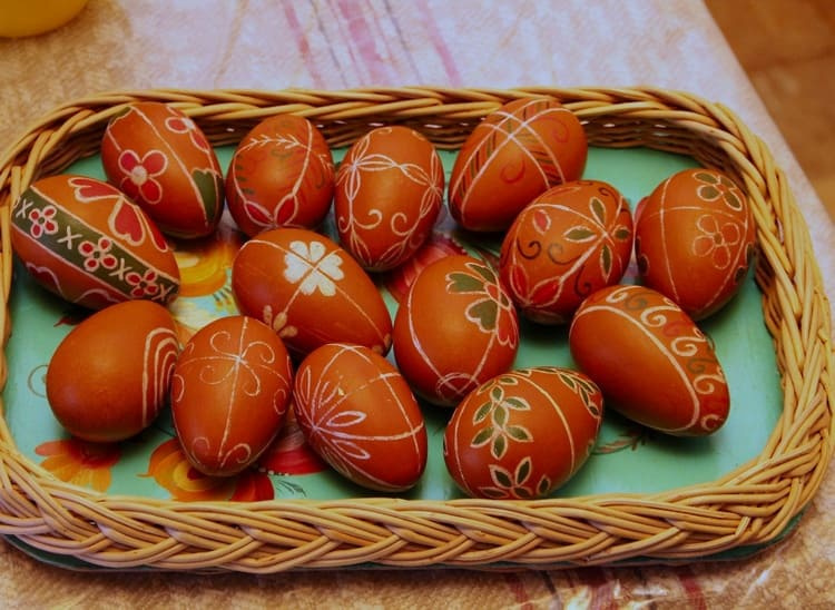 раскрасить яйца