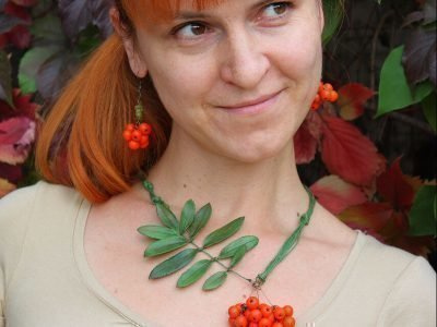 Серьги и колье из рябины