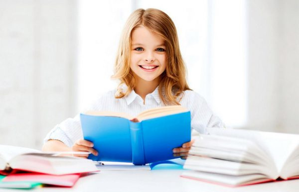 Девушка с книгой