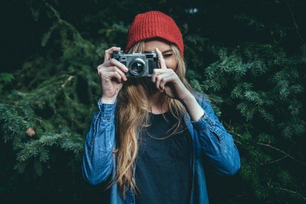 Девушка с фотоаппаратом 
